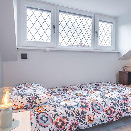 Nature Inspired Bungalow With 3 Rooms - 10 Mins From Manchester Airport Timperley Exteriör bild
