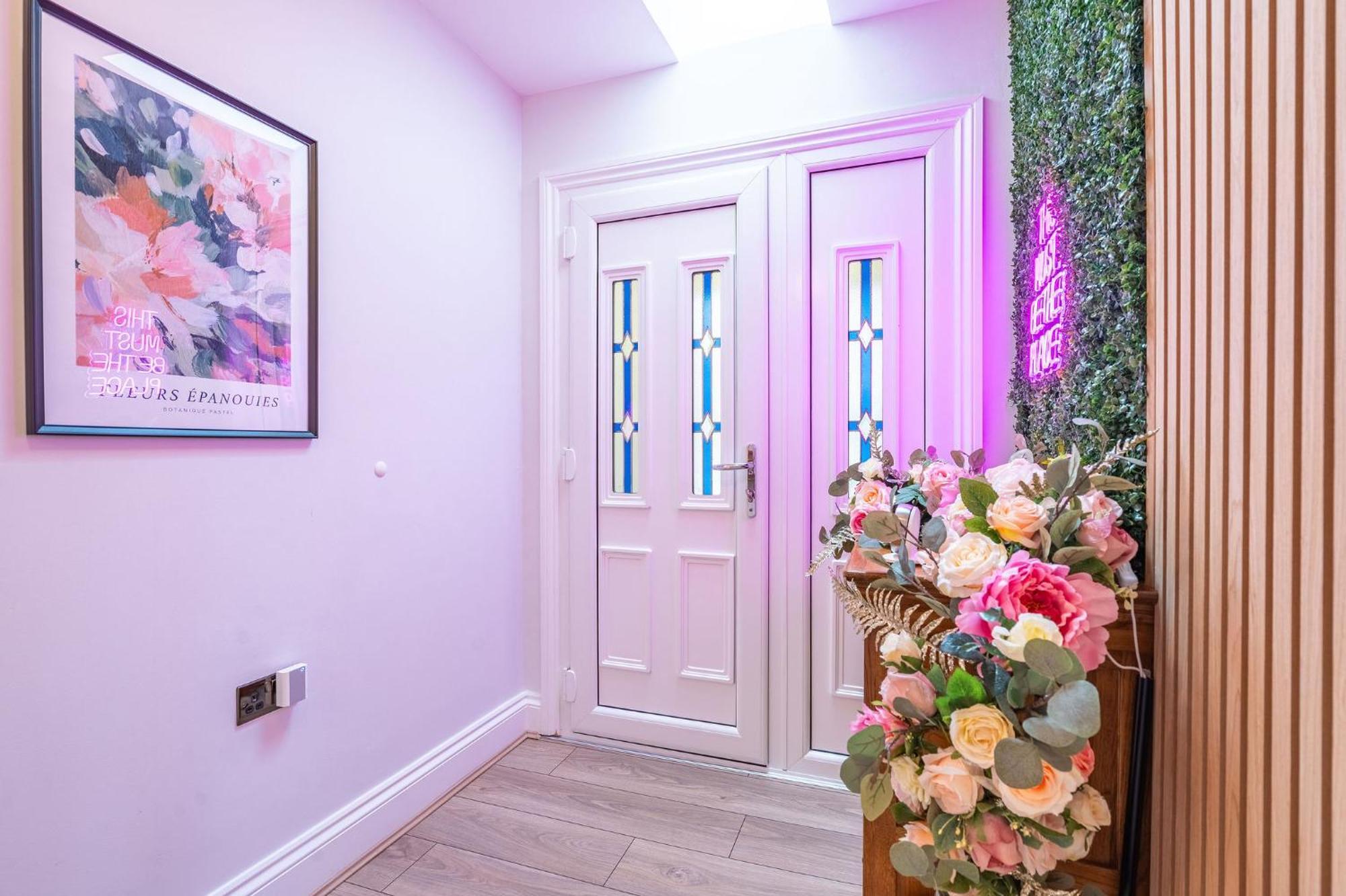 Nature Inspired Bungalow With 3 Rooms - 10 Mins From Manchester Airport Timperley Exteriör bild