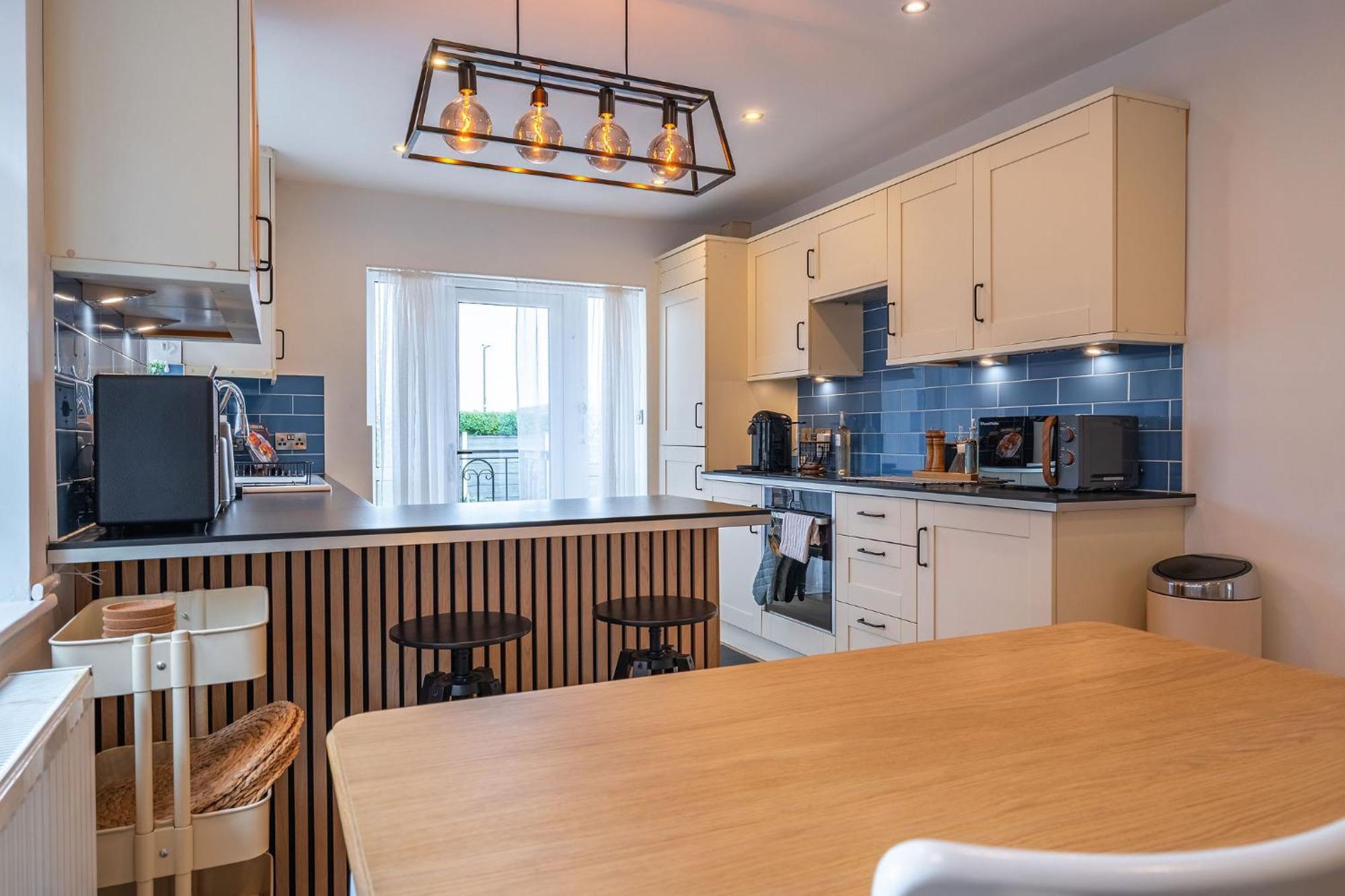 Nature Inspired Bungalow With 3 Rooms - 10 Mins From Manchester Airport Timperley Exteriör bild
