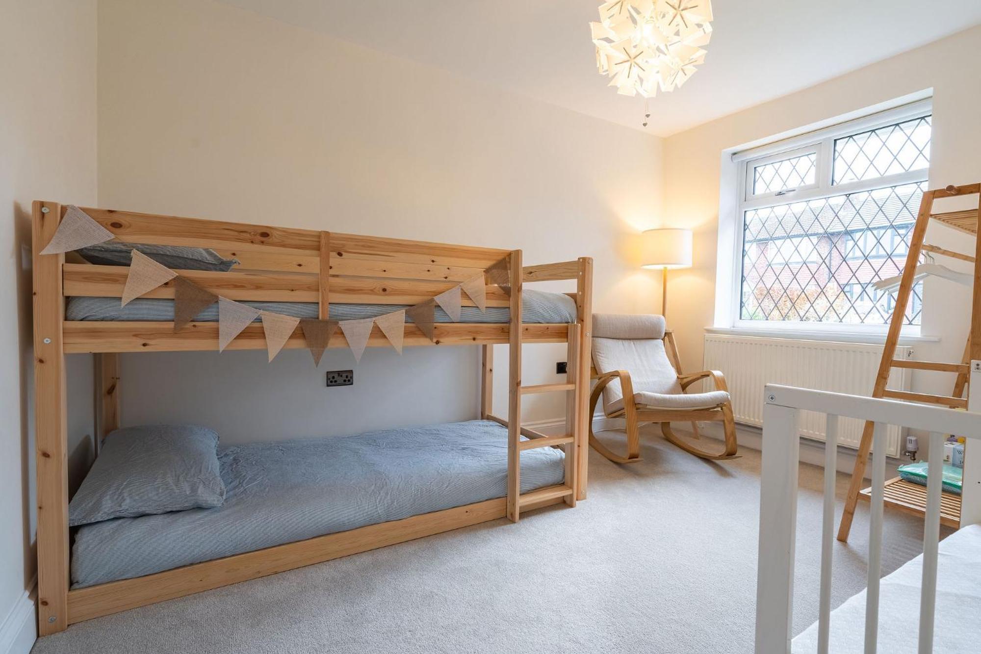 Nature Inspired Bungalow With 3 Rooms - 10 Mins From Manchester Airport Timperley Exteriör bild