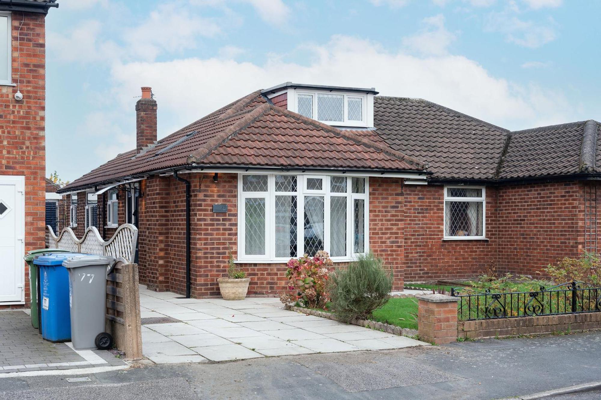 Nature Inspired Bungalow With 3 Rooms - 10 Mins From Manchester Airport Timperley Exteriör bild